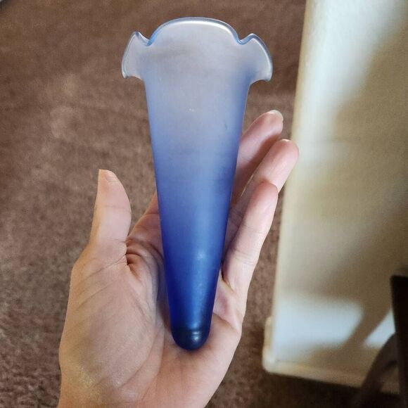 Victorian fluted vintage blue trumpet glass vase silver angel fairy base - Picture 5 of 7